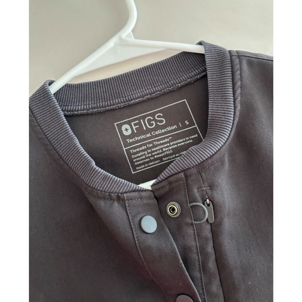Black Figs Gidya Relaxed Henley Scrub Top S - Picture 5 of 5